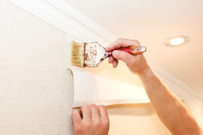 Pose de papier peint à Émeringes — revêtements muraux et toiles de verre